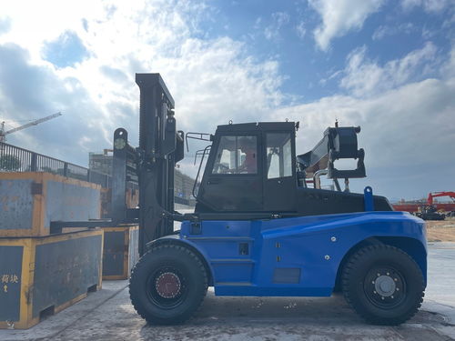 13.5吨叉车在石材搬运中的卓越表现及其生产运输关键